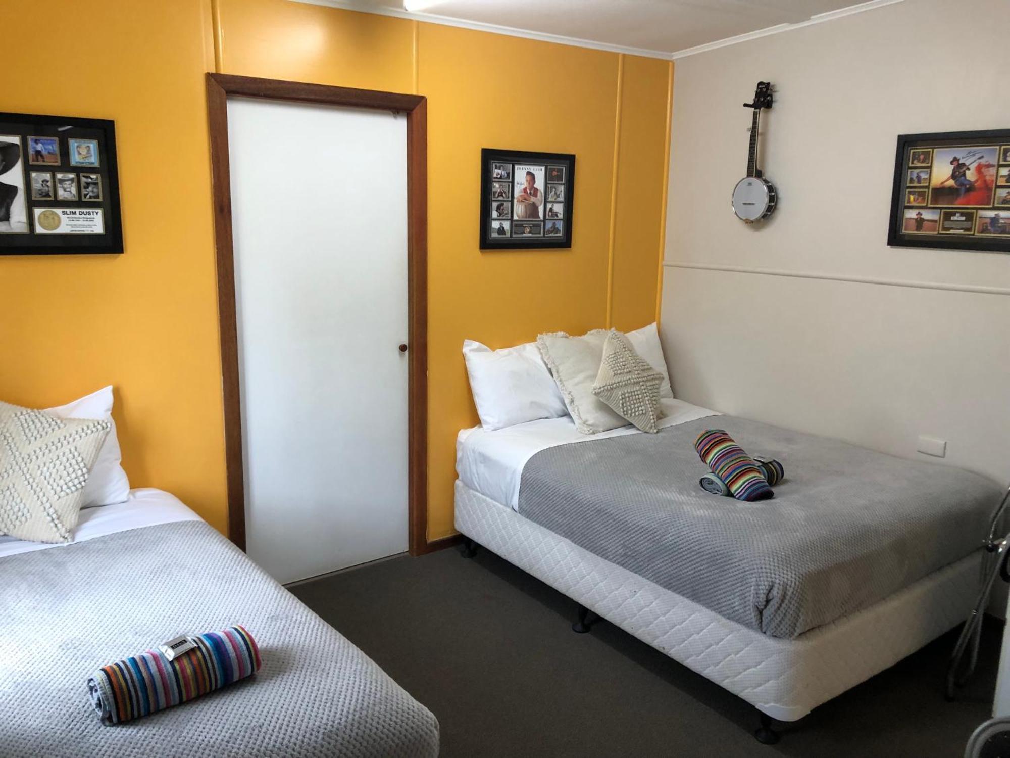 Acacia Motel Чинчилла Экстерьер фото