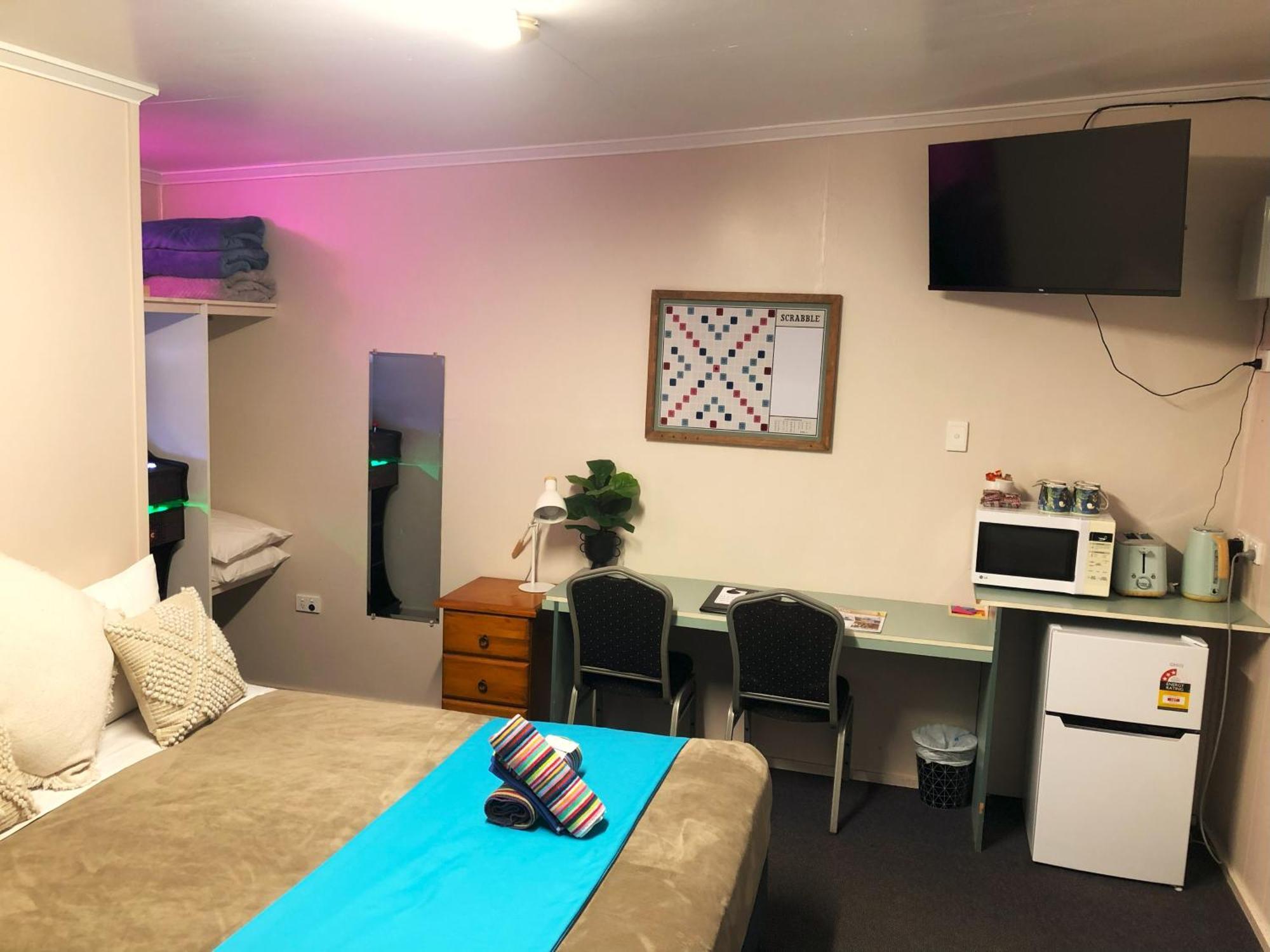 Acacia Motel Чинчилла Экстерьер фото